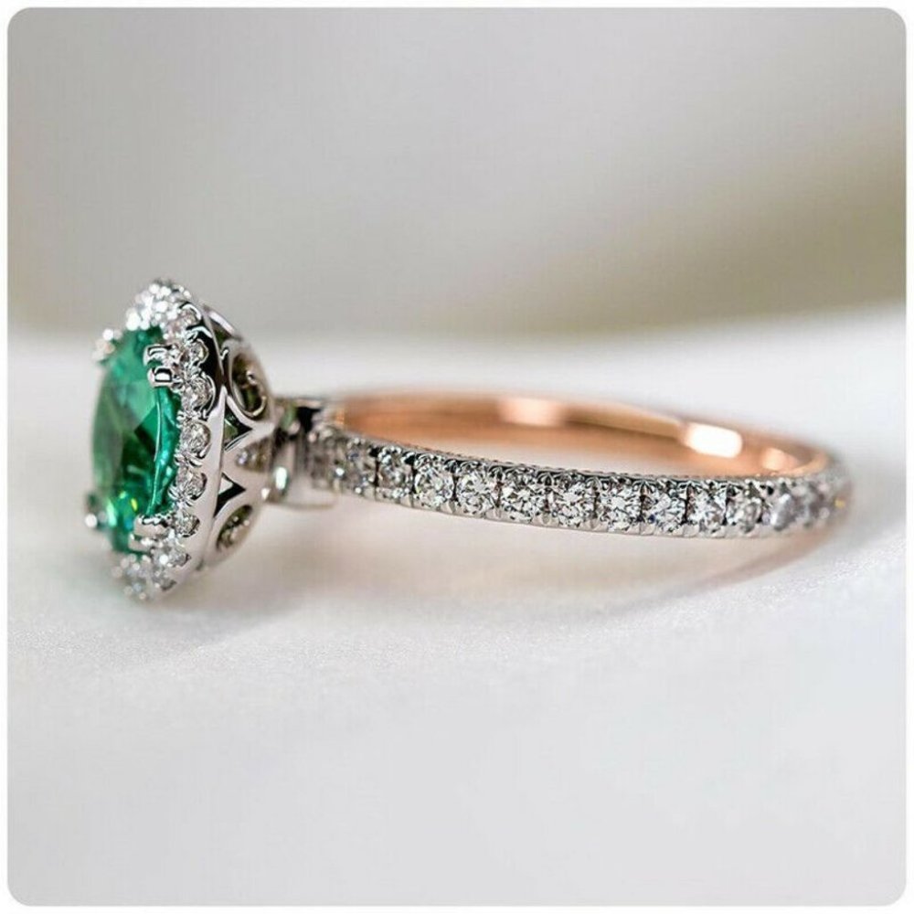 Gorgeous 925 Sterling Silver Emerald Ring - Picture 4 of 5
